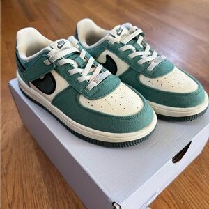 Nike Kids Green and Cream Low-Top Sneakers with Black Swoosh